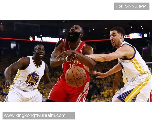 巴特勒盛赞库里:将球交给他后果然奇迹频现 巴特勒盛赞库里:将球交给他后果然奇迹频现