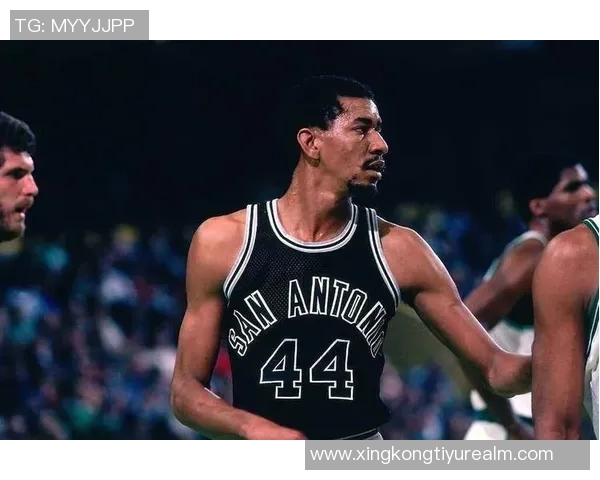 第四节得分王争夺战CC领衔文班紧随其后里夫斯表现不俗 第四节得分王争夺战CC领衔文班紧随其后里夫斯表现不俗