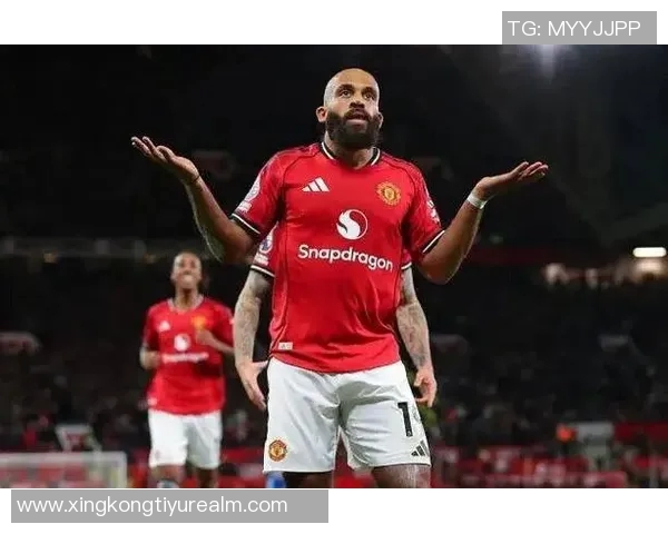 费迪南德称赞拉门斯门将表现提升后防稳定性球队受益明显 费迪南德称赞拉门斯门将表现提升后防稳定性球队受益明显