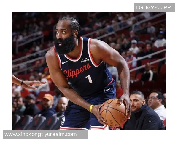 哈登失误未回头巴图姆踩线后失落卢指导直接选择离场