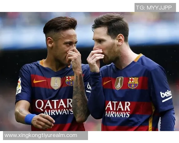 安东内拉社媒分享与梅西甜蜜合影为国家队加油助威