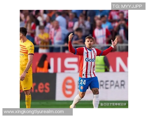 拉菲尼亚缺席对阵赫罗纳比赛训练场离开引发关注