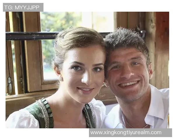 穆勒与德赖塞特尔亲密合影社交媒体上互称传奇人物