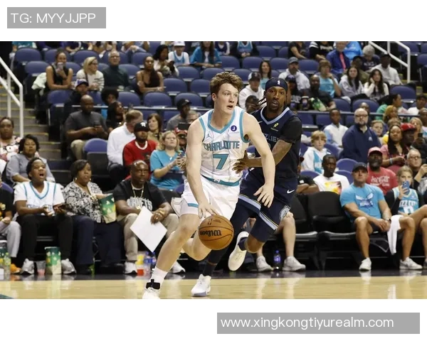 克尼佩尔半场表现亮眼三分球命中率高积极拼抢前场篮板贡献10分 克尼佩尔半场表现亮眼三分球命中率高积极拼抢前场篮板贡献10分